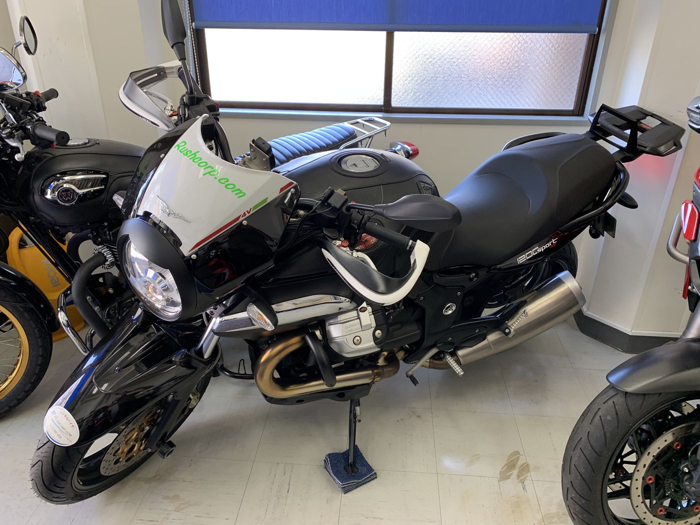 The Moto Guzzi waiting at Rush Bikes in Tokyo (photo from May 2019)