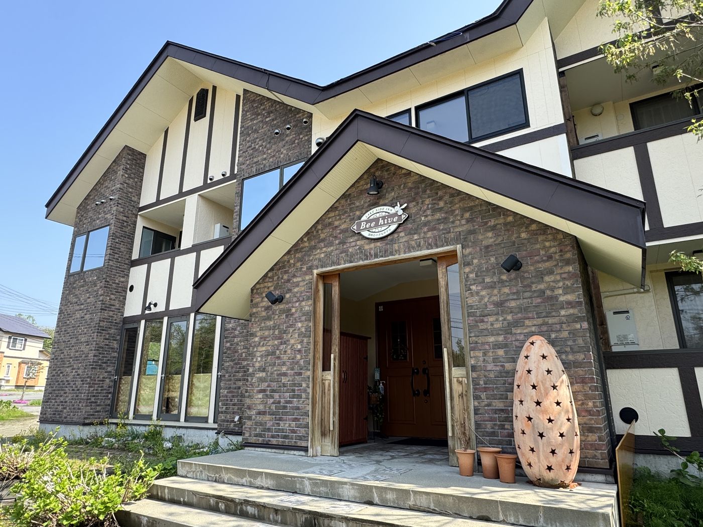Leaving the inn in Inawashiro