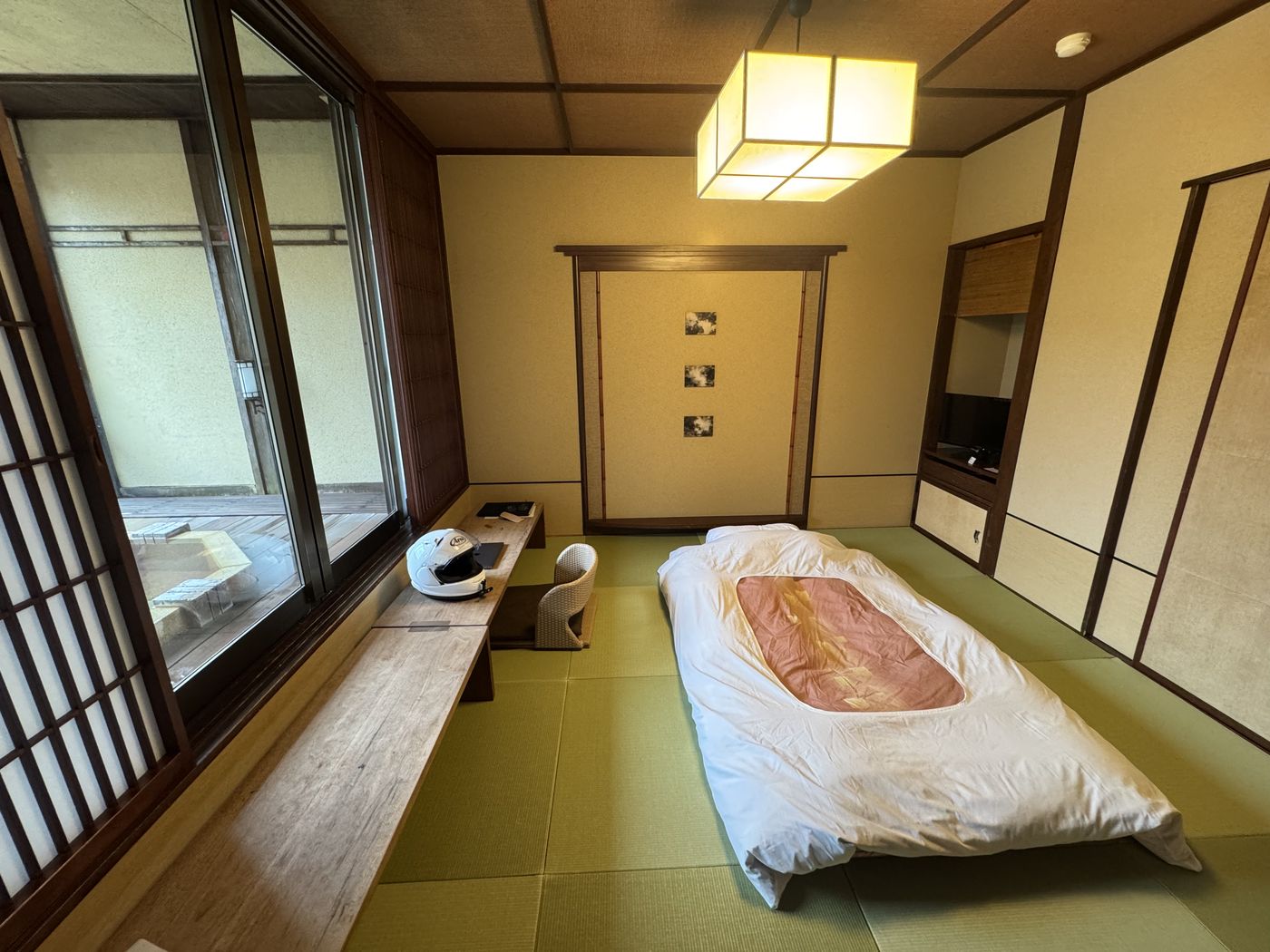 Morning in the tatami room at Fukusen