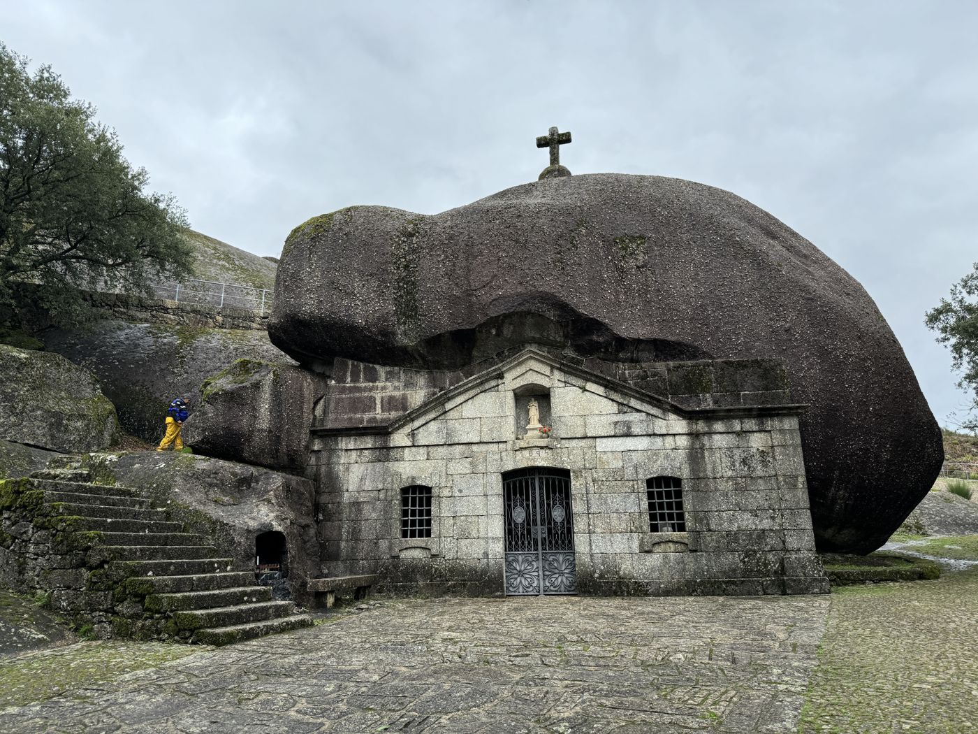 Casa do Penedo, the house in the rocks