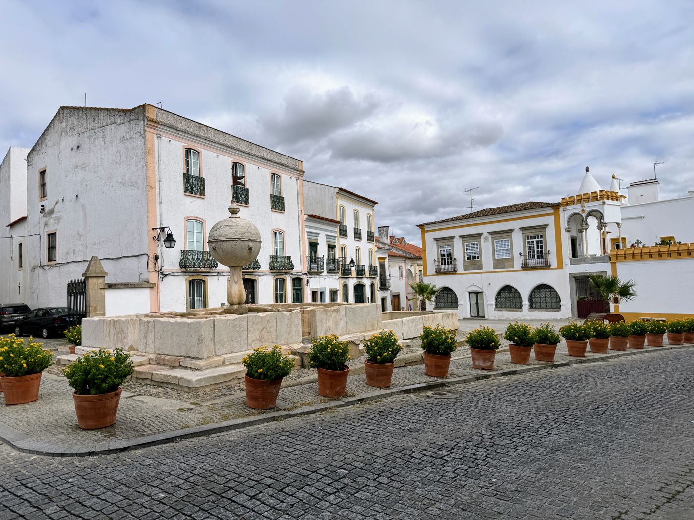 Largo das Portas de Moura