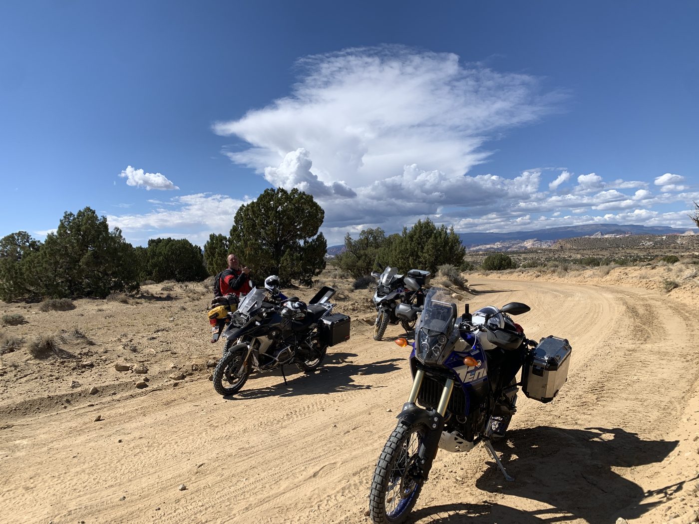 On the dirt toward Bull Creek Pass