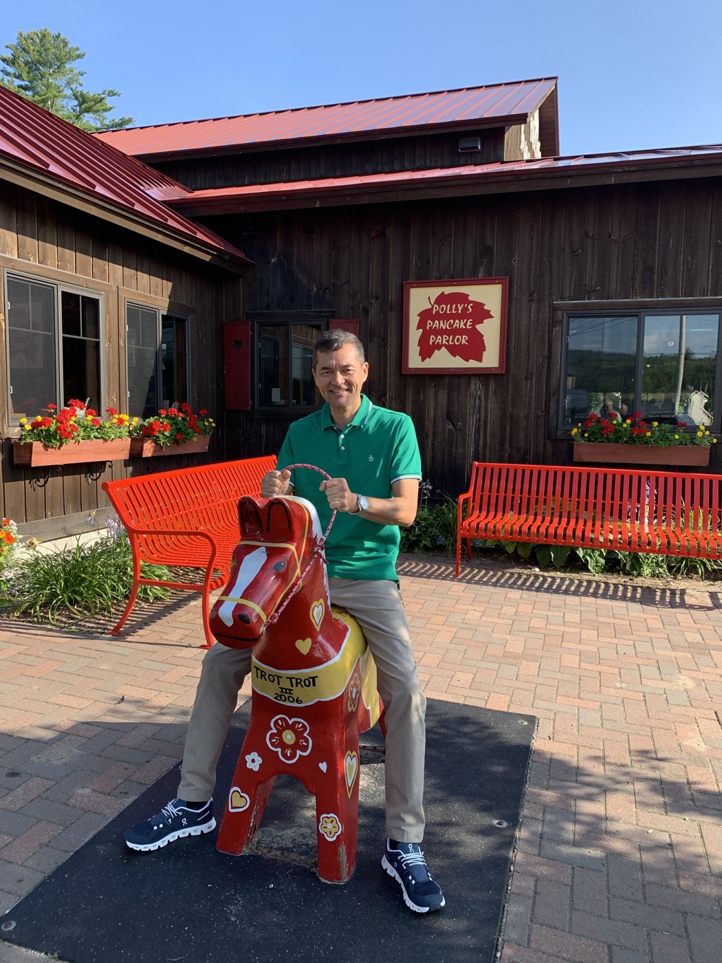 A Dala horse near Sugar Hill
